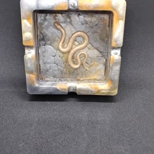 Cendrier carré serpent